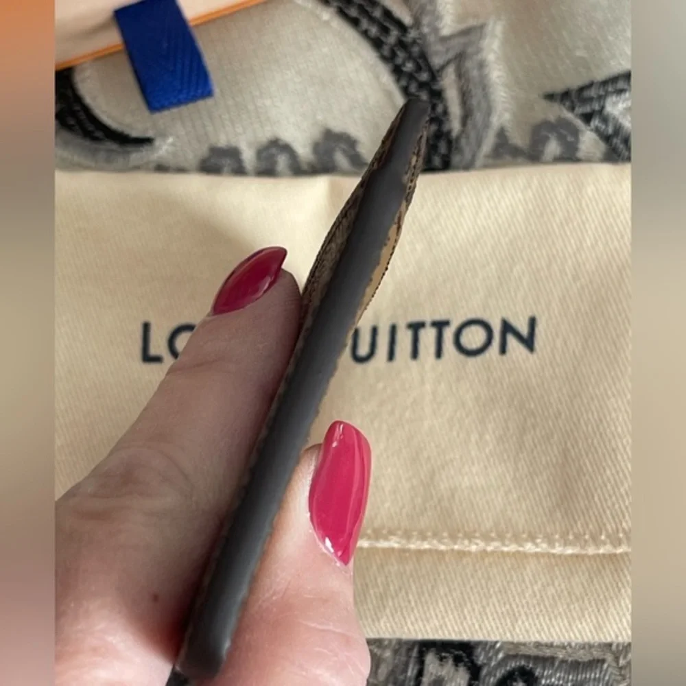 AUTHENTIC LOUIS VUITTON REVERSE CARD HOLDER‎
